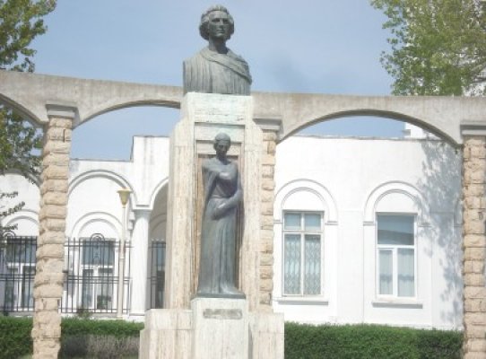 Se împlinesc 162 de ani de la naşterea poetului Mihai Eminescu